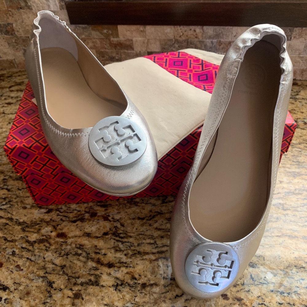 Tory Burch Silver Minnie Travel Ballet with Logo Size 9